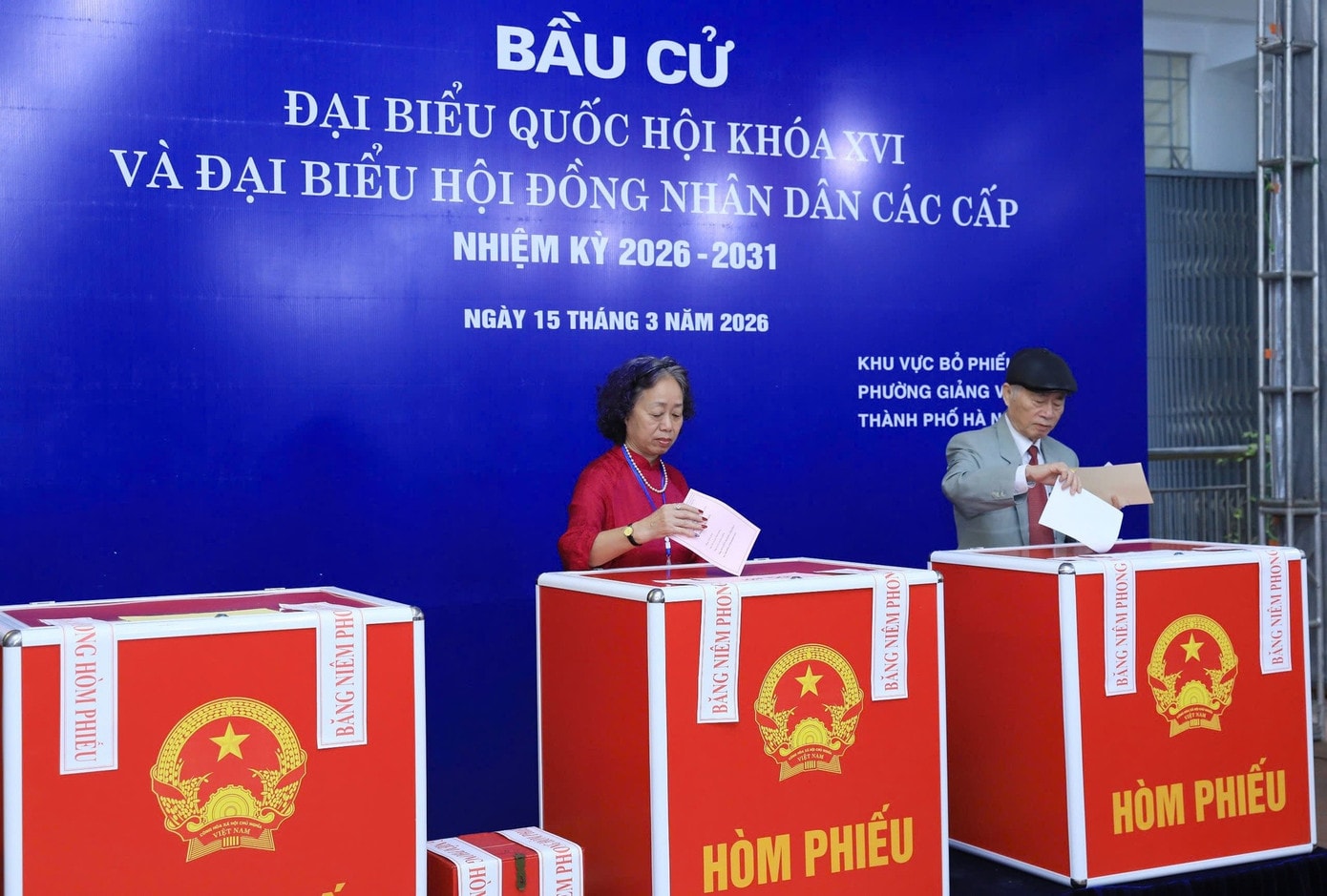 Cử tri bầu cử đại biểu Quốc hội khóa XVI và đại biểu HĐND các cấp. Ảnh: PV. tienphong-203baucu.jpg