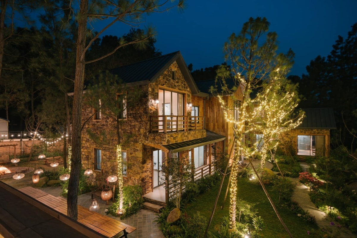 Căn biệt thự ngoại ô hơn 4.000m2 của 'ông hoàng nhạc đỏ': Khu nghỉ dưỡng thu nhỏ mang đậm phong cách cổ điển châu Âu- Ảnh 1. Căn biệt thự ngoại ô hơn 4.000m2 của 'ông hoàng nhạc đỏ': Khu nghỉ dưỡng thu nhỏ mang đậm phong cách cổ điển châu Âu- Ảnh 1.