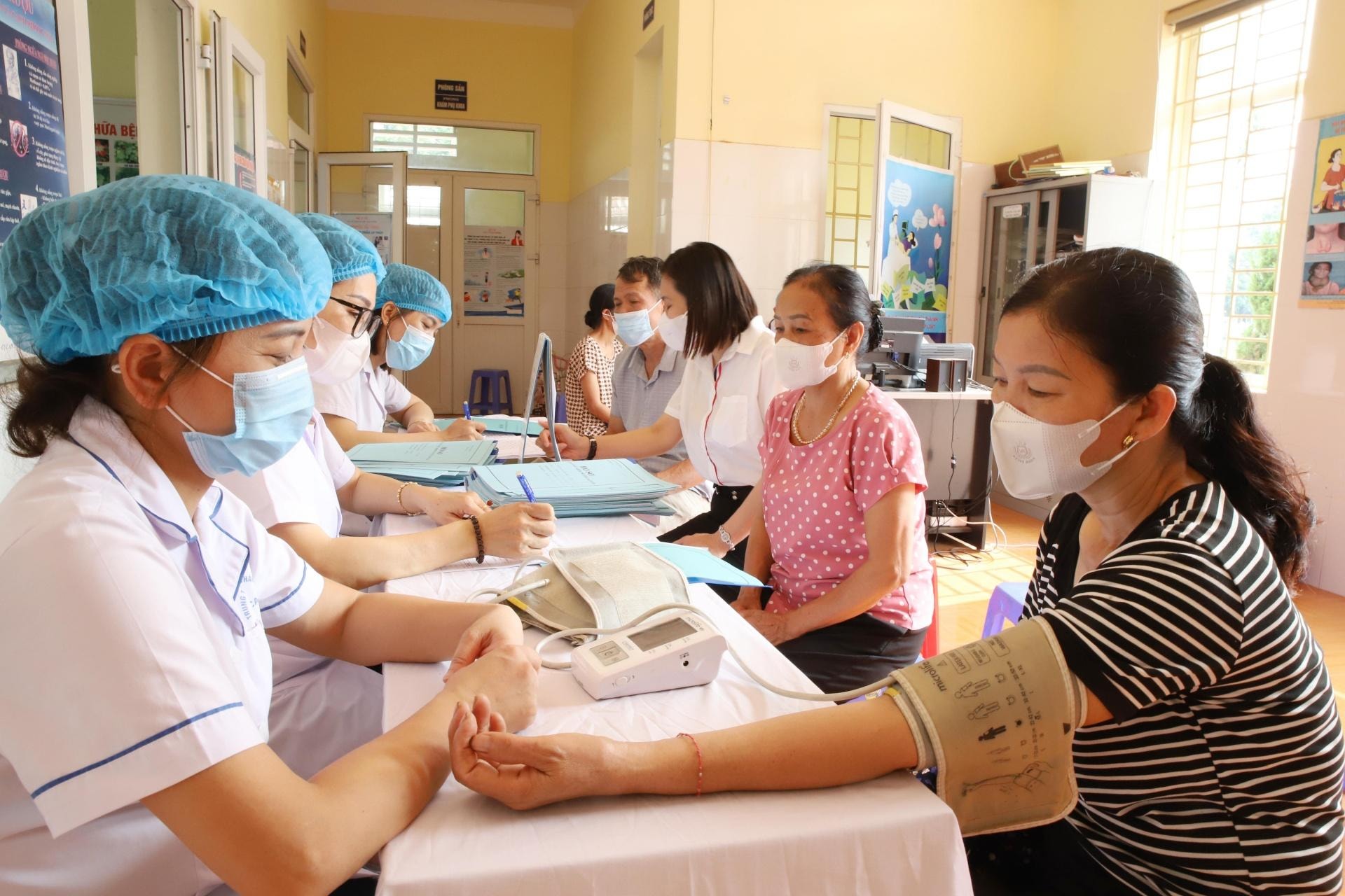 thong-nhat-chu-truong-kham-suc-khoe-dinh-ky-cho-nhan-dan-it-nhat-1-lan-nam_0605163935_1774088876.jpg