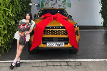 Bỏ tiền tỷ tậu Toyota Hilux đi giao hàng: Nữ giám đốc ngậm ngùi cất xe vì lệnh cấm phố