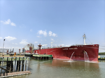 Một chuyến tàu chở 38.000 tấn LPG vừa cập cảng Thị Vải: Việt Nam 'xoay trục' nguồn cung giữa cơn sốt năng lượng