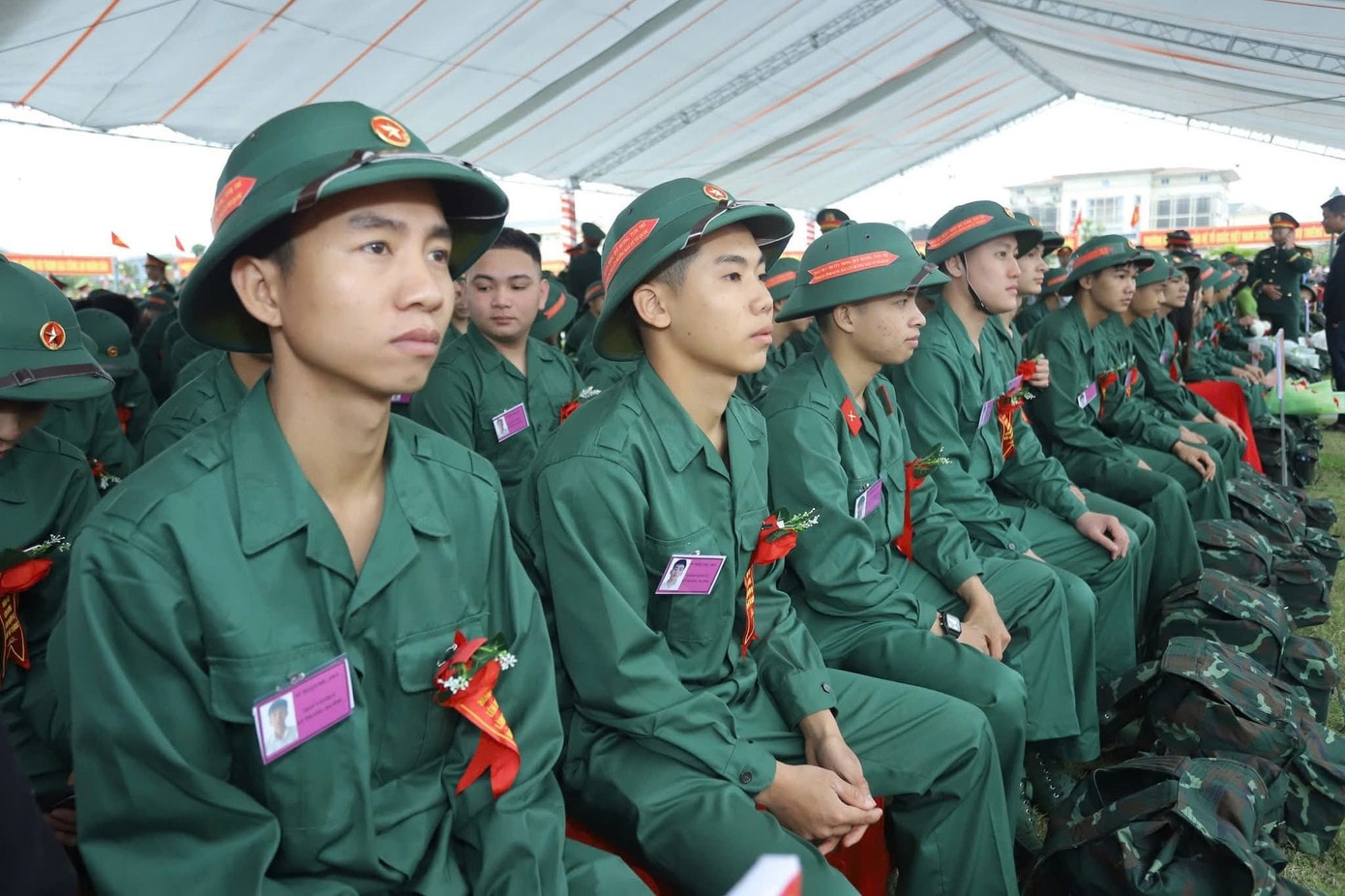 Năm 2026, Hà Tĩnh được giao tuyển chọn 1.690 công dân nhập ngũ, trong đó 1.400 chỉ tiêu quân đội và 290 công an. 646344494-1338460824982811-7161954054682215082-n.jpg