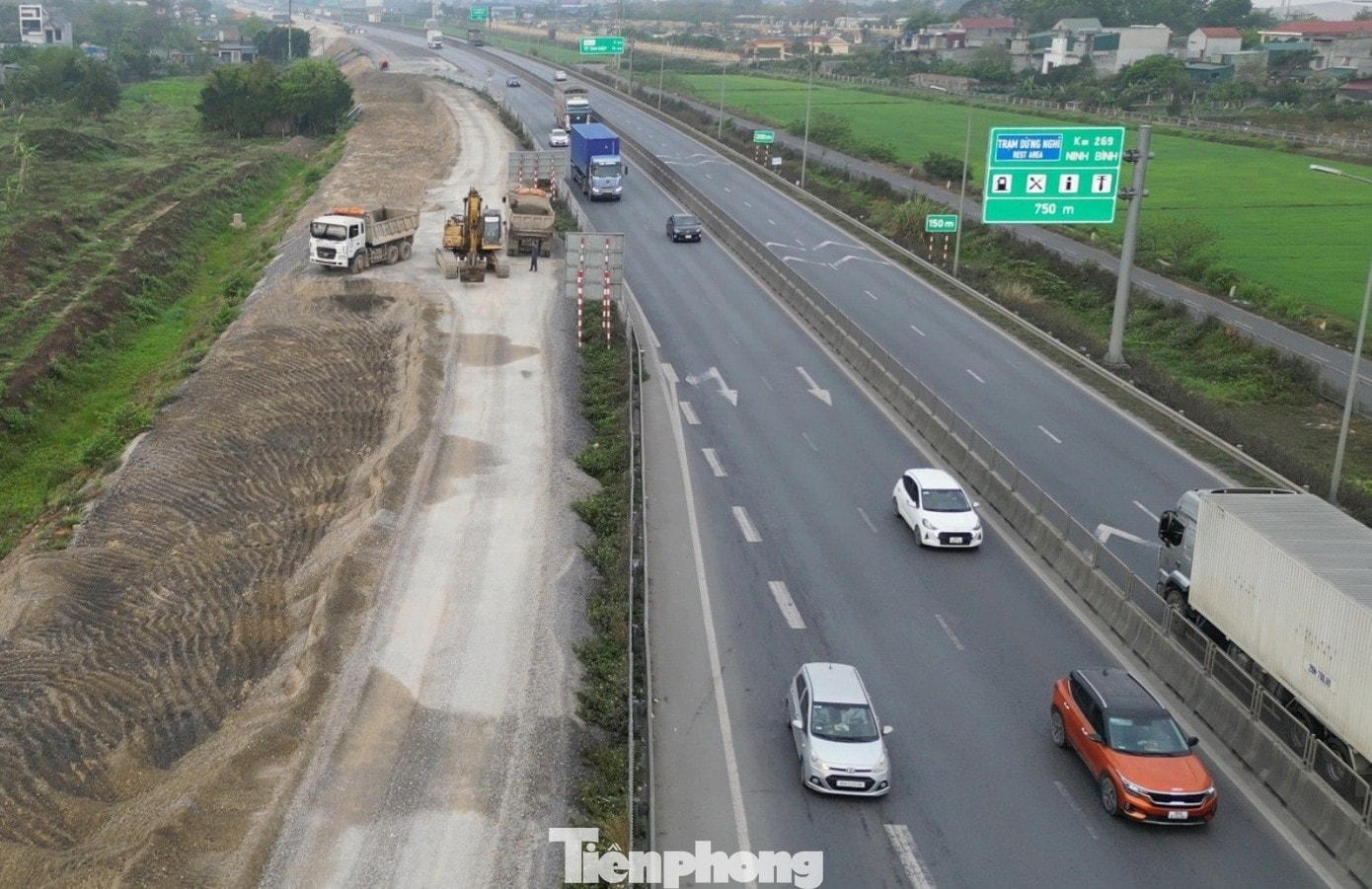 Chủ đầu tư cho biết, cùng với việc mở rộng lòng đường lên 6 làn (cả hai chiều), vận tốc của xe ô tô lưu thông sau khi dự án hoàn thành cũng được nâng từ 80 km/h lên 100-120 km/h. tp-6.jpg
