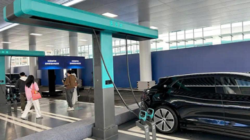 Sạc xe điện nhanh như đổ xăng: 5 phút sạc đi được hàng trăm km, hơn 5.000 đơn đặt hàng chỉ trong 36 giờ đầu mở bán