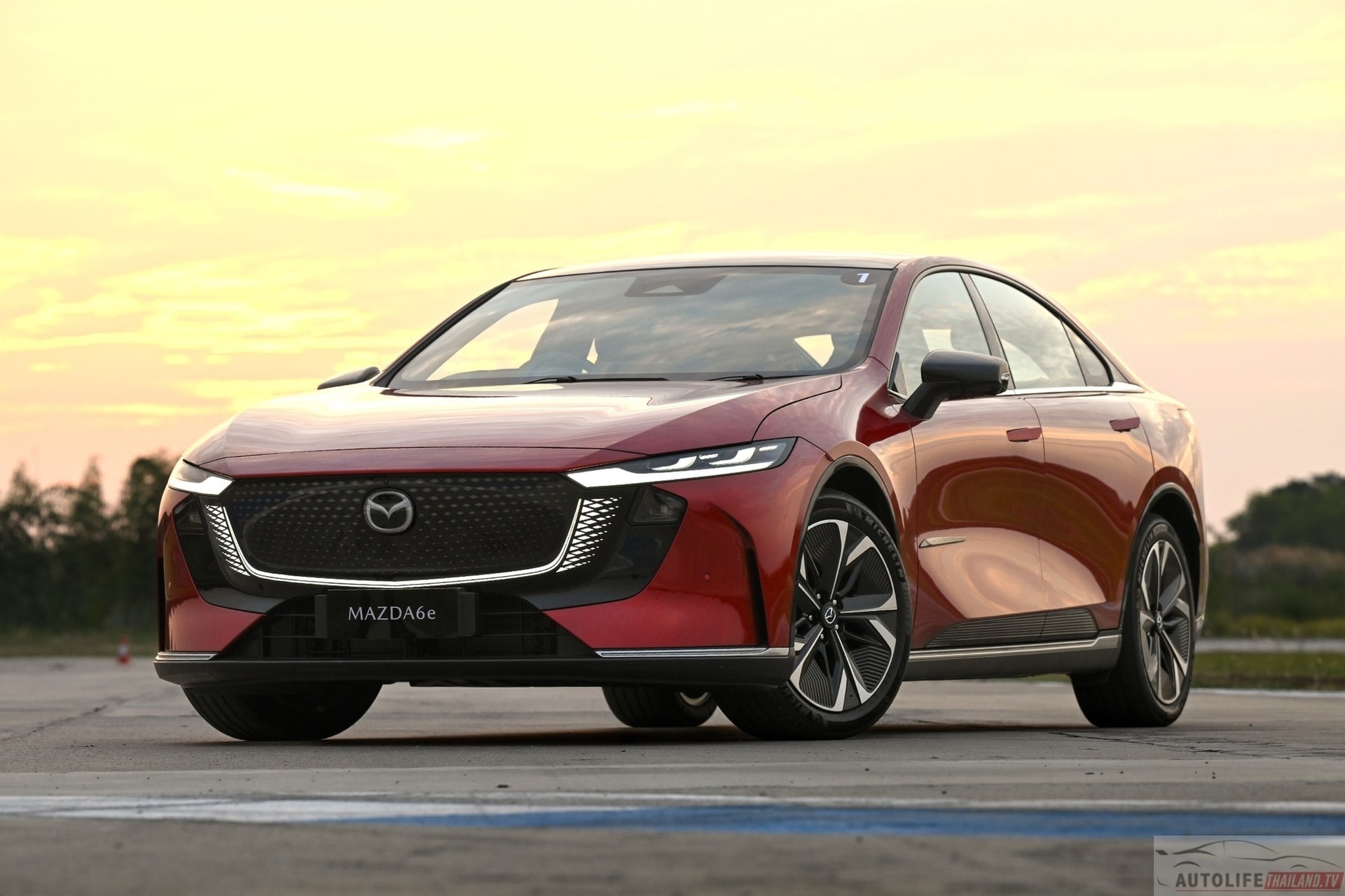 mazda6e-ra-mat-1.jpg