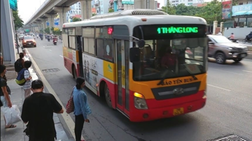 Thiếu niên 15 tuổi lấy trộm xe buýt tại bến xe, lái hơn 130km để chở bạn gái đi học