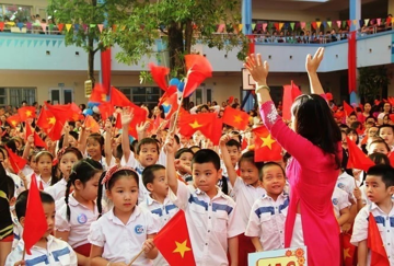 Chủ tịch xã, phường có quyền tiếp nhận và điều động viên chức, giáo viên