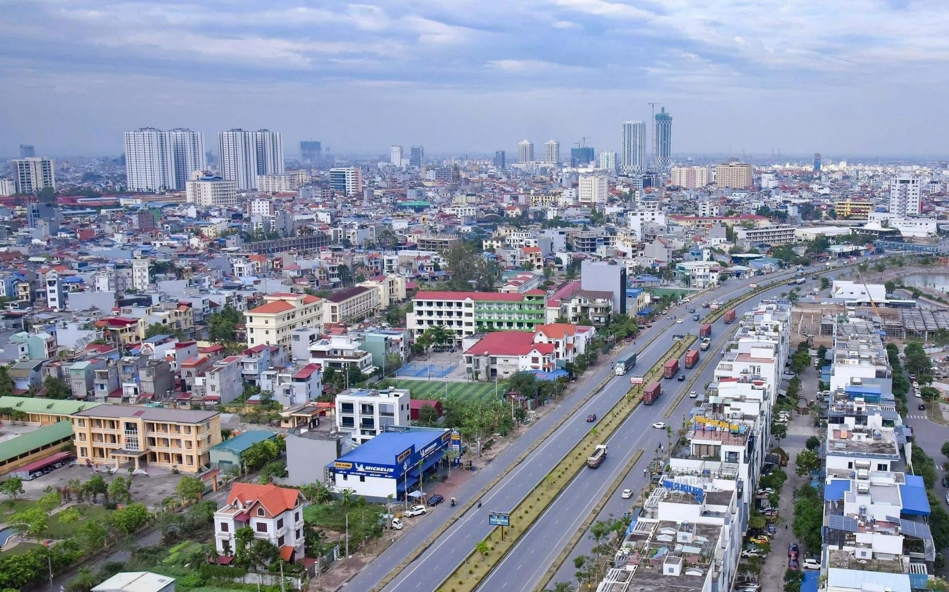 Thành phố nhỏ nhất Việt Nam sẽ làm tuyến đường 19.000 tỷ xuyên trục phía Tây, liên kết 2 đô thị lớn- Ảnh 2. Thành phố nhỏ nhất Việt Nam sẽ làm tuyến đường 19.000 tỷ xuyên trục phía Tây, liên kết 2 đô thị lớn- Ảnh 2.