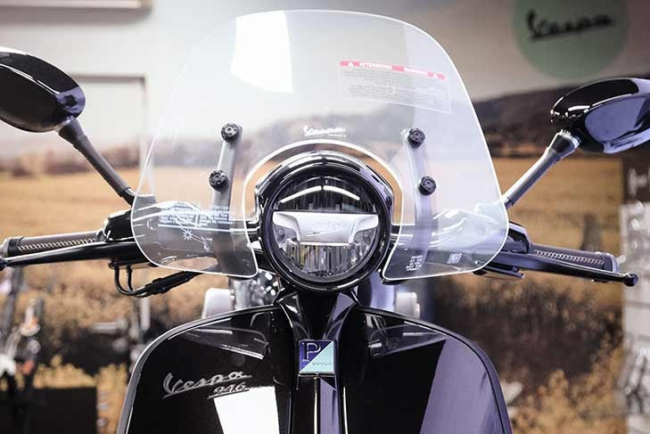 Vespa 946 Horse-2