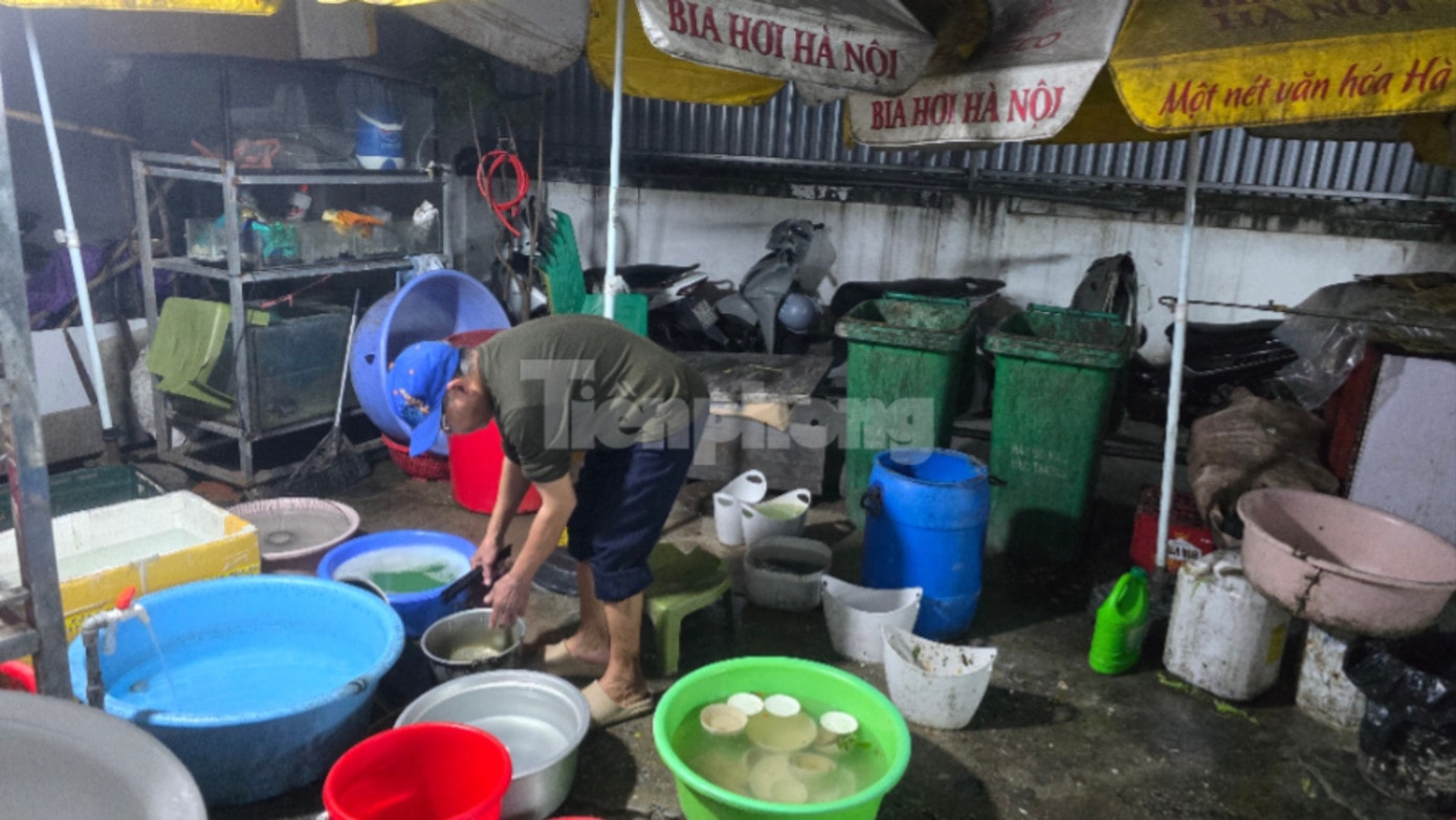 Bên trong nhà hàng Vườn bia 38 (ảnh chụp ngày 1/3) Hà Nội: Xử lý cơ sở vi phạm an toàn thực phẩm, lộ ra nhiều vấn đề - Ảnh 1.