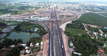 Chỉ vài ngày nữa, chính thức khai thác 37km cao tốc 18.000 tỷ kết nối 2 tỉnh thành giàu nhất Việt Nam