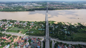Huy động 8.300 kỹ sư, công nhân lặn sâu 50m, phun sơn, phun cát cùng 53.000 tấn thép, xây ‘công trình thế kỷ’ từng dài nhất Việt Nam