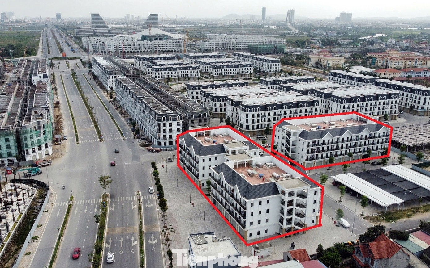 Dự án NƠXH tại 20% diện tích quỹ đất thuộc Dự án KĐT mới Hoàng Huy New City, có vị trí đắc địa mặt đường Đỗ Mười, gần Trung tâm Chính trị - Hành chính mới, thuộc phường Thủy Nguyên. Đoàn thanh tra xác định, tháng 4/2023 UBND huyện Thủy Nguyên quyết định điều chỉnh đồ án quy hoạch chi tiết dự án trong khi chưa có ý kiến thống nhất của Sở Xây dựng. tp-abn-dong09.jpg