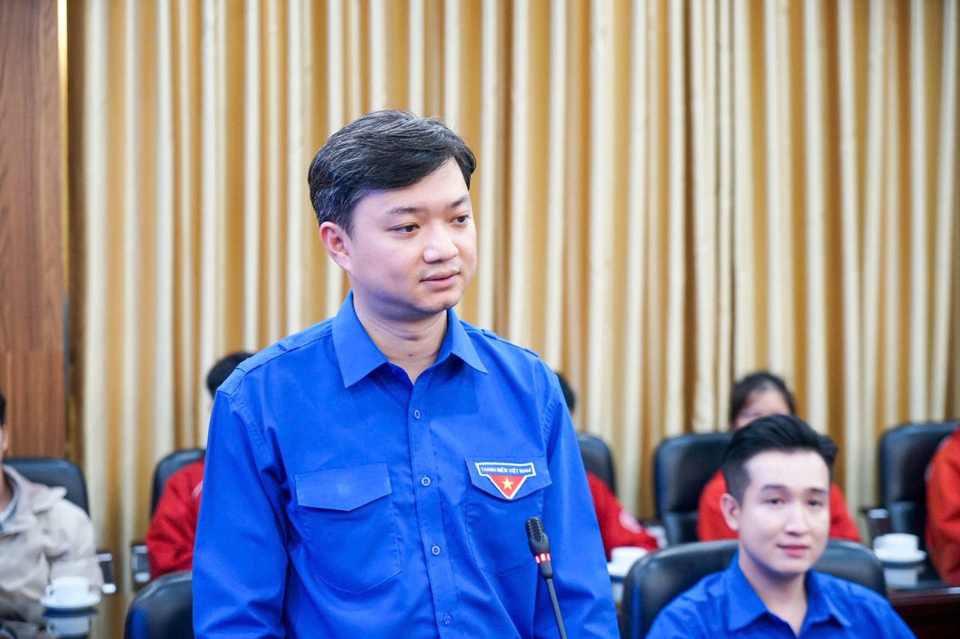 T.Ư Đoàn trao tặng Huy hiệu 'Tuổi trẻ dũng cảm' cho nam sinh Bách Khoa cứu người trong đám cháy ở Lĩnh Nam - Ảnh 2.