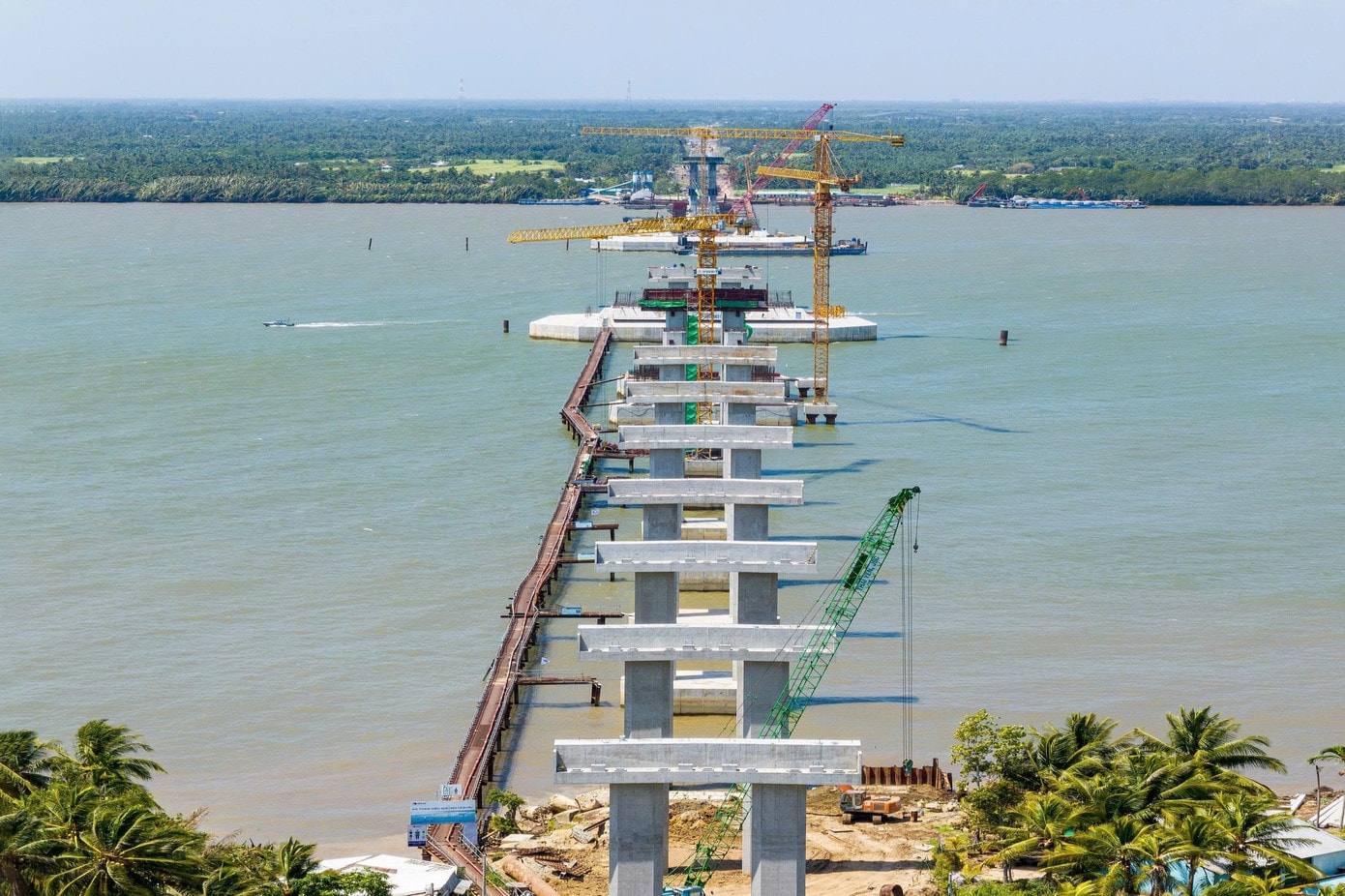 Công trường cầu Đại Ngãi 1. z7655910633068-bb0b46c86641fddbf10402765b2b30e4-9337.jpg