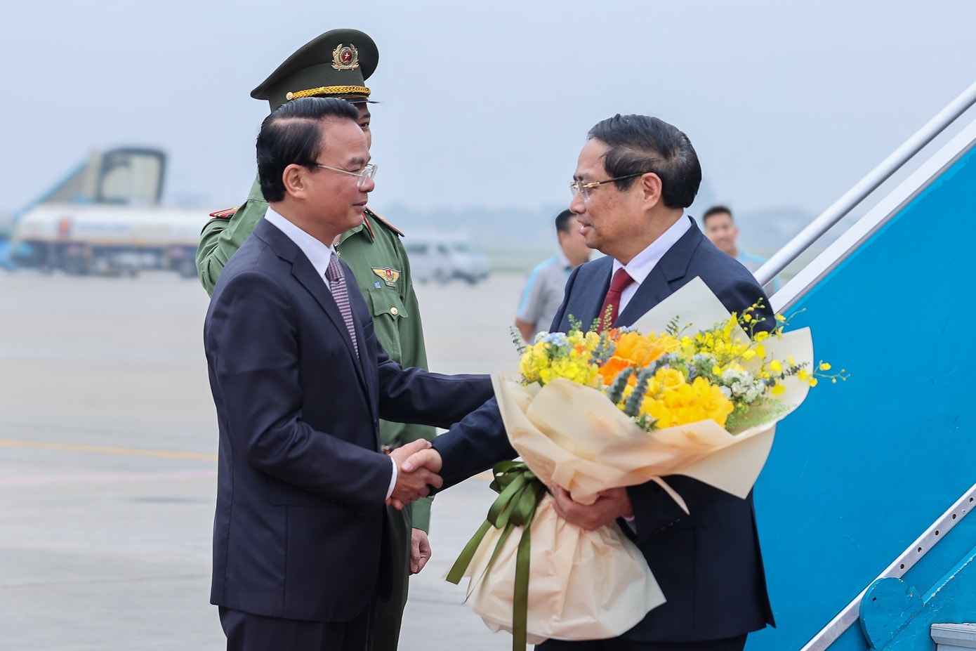 Thủ tướng Phạm Minh Chính về đến Hà Nội, kết thúc tốt đẹp chuyến thăm chính thức Liên bang Nga. Ảnh: VGP 1774487234932131-17744873021751881627384.jpg