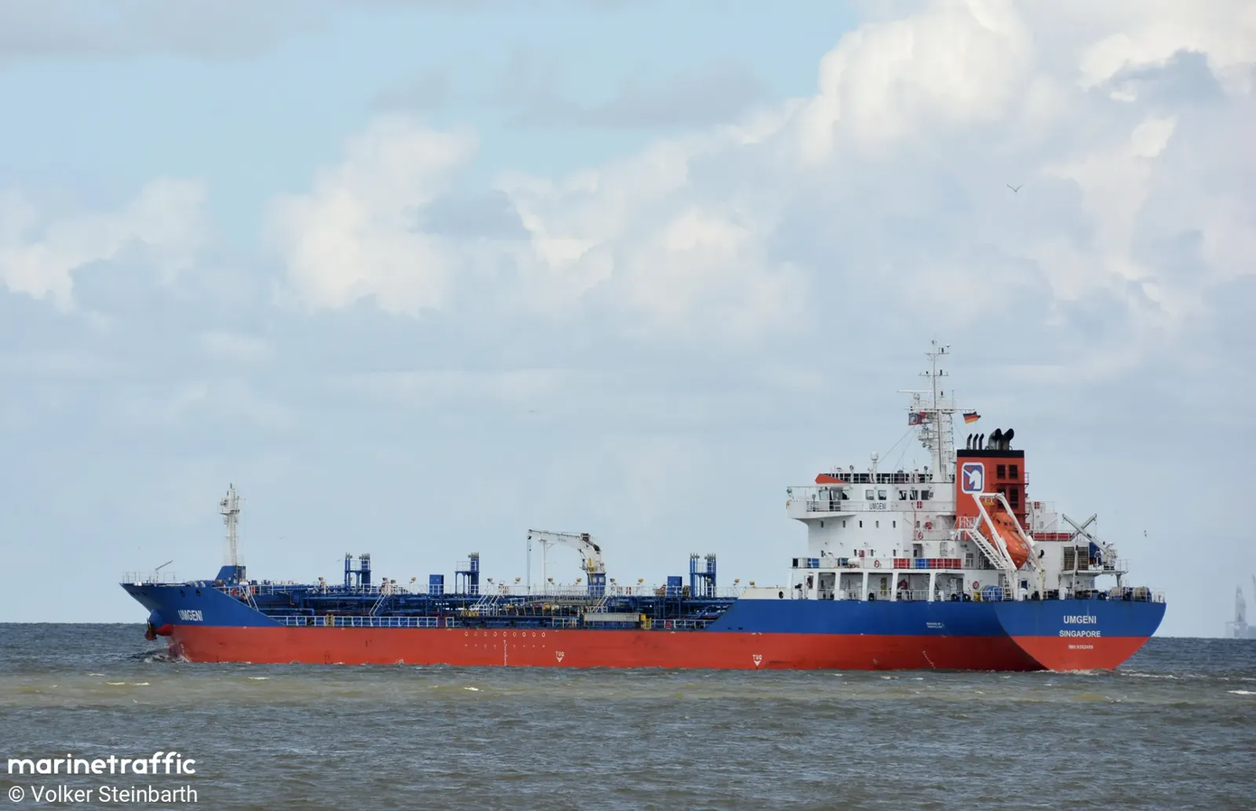 Tàu TM Hai Ha 818 neo đậu tại vịnh Oman. Ảnh: Marine Traffic. Xin 'giấy thông hành' cho tàu Việt Nam qua eo biển Hormuz - Ảnh 1.