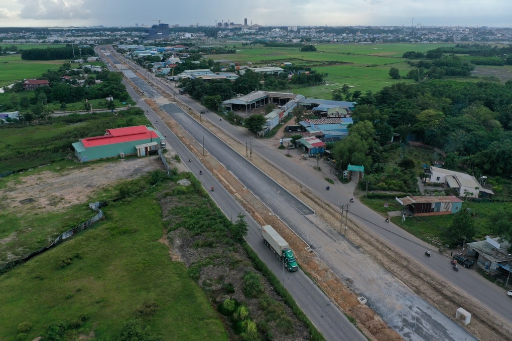 TP tương lai của Việt Nam làm trục huyết mạch kết nối cụm công nghiệp 1.000ha với siêu sân bay lớn nhất cả nước- Ảnh 1. TP tương lai của Việt Nam làm trục huyết mạch kết nối cụm công nghiệp 1.000ha với siêu sân bay lớn nhất cả nước- Ảnh 1.