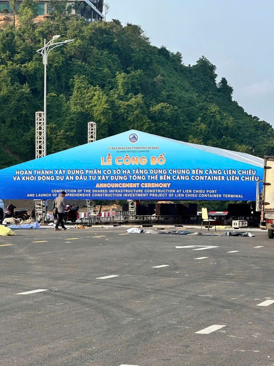 Ngày mai, khởi động phần quan trọng của siêu cảng biển lớn miền Trung, tọa lạc tại dưới chân 'thiên hạ đệ nhất hùng quan'- Ảnh 1. Ngày mai, khởi động phần quan trọng của siêu cảng biển lớn miền Trung, tọa lạc tại dưới chân 'thiên hạ đệ nhất hùng quan'- Ảnh 1.