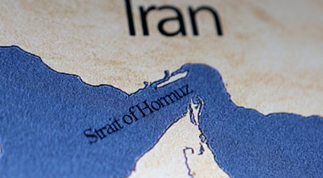 Nóng: Iran tuyên bố đóng eo biển Hormuz - Ảnh 1.