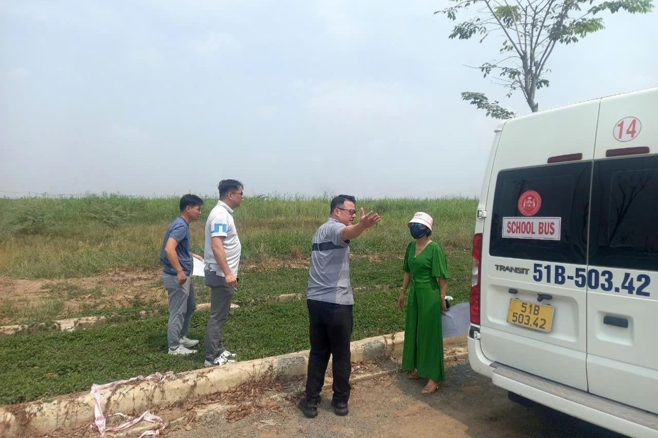 Một nhóm nhà đầu tư đang khảo sát thực địa. (Ảnh minh họa) Startup Việt muốn xây “Google Maps cho dòng vốn FDI” - Ảnh 1.