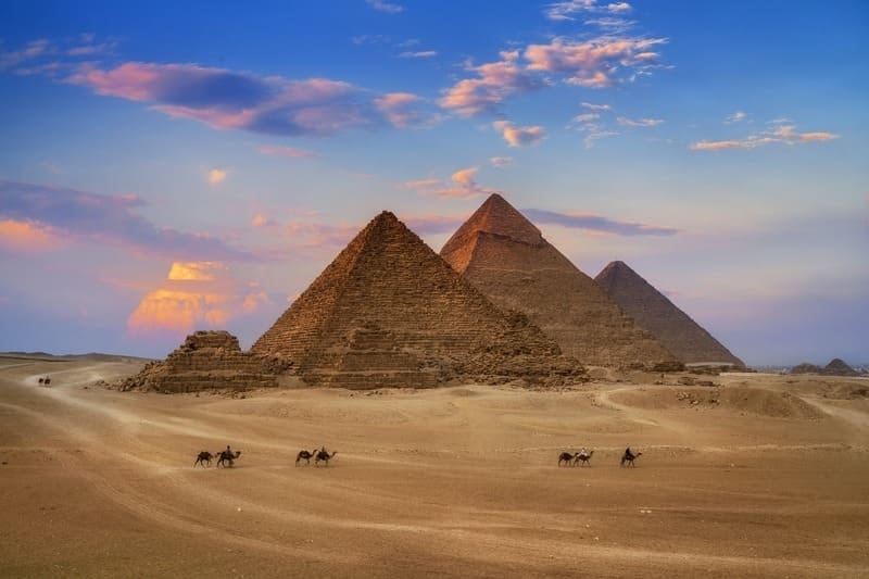 Kim tự tháp Giza gắn với nhiều câu hỏi bí ẩn chưa có lời giải