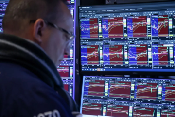Dow Jones bốc hơi hơn 800 điểm, nhà đầu tư bán tháo vì nỗi lo chiến sự Iran kéo dài