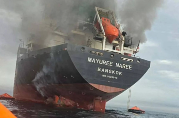 Tàu lớn của Thái Lan cháy như đuốc ở eo biển Hormuz vì trúng tên lửa Iran, 3 thủy thủ đoàn vẫn mất tích