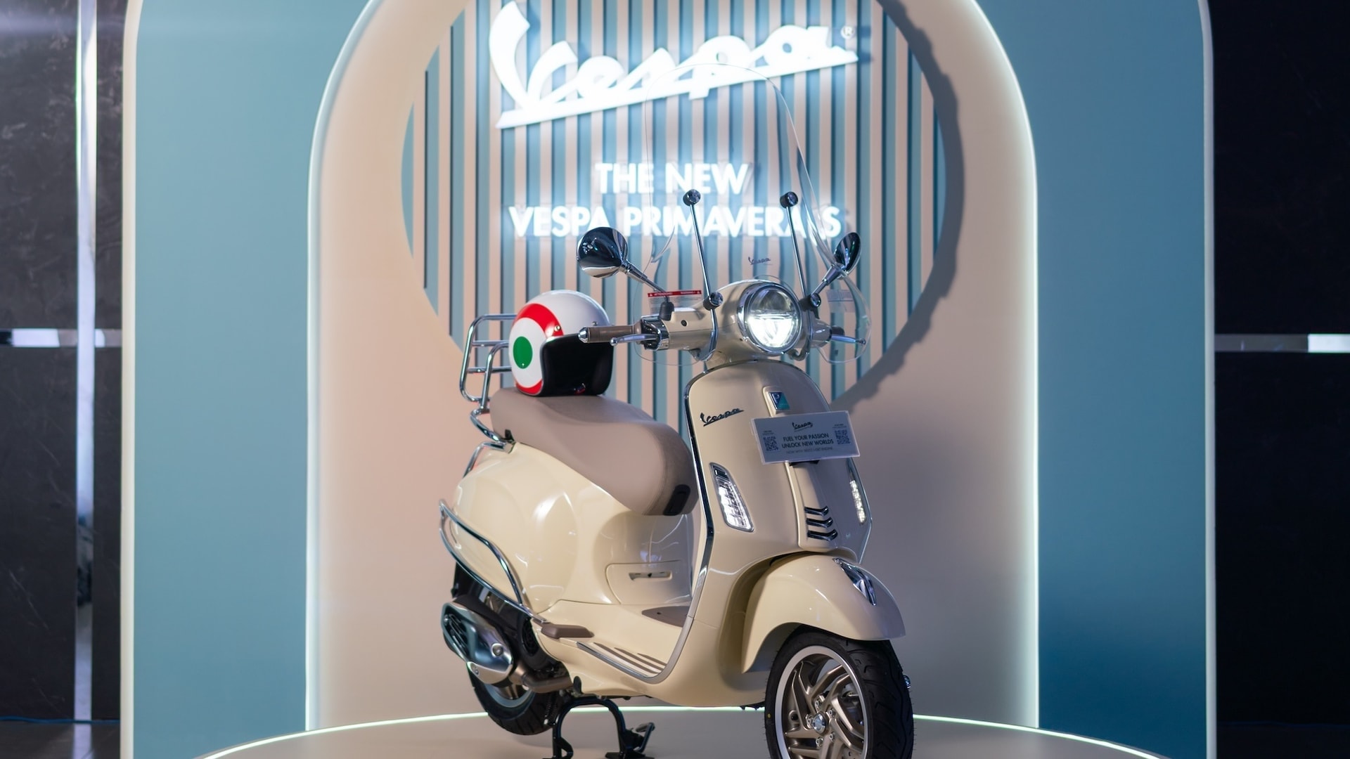 Vespa tung Sprint và Primavera 180cc: Động cơ mạnh hơn, màn hình TFT, khóa thông minh nhưng giá không đổi - Ảnh 2.