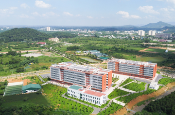 Đại học rộng nhất Việt Nam, gấp 40 lần trường Bách khoa, có hơn 600 Giáo sư, Phó Giáo sư