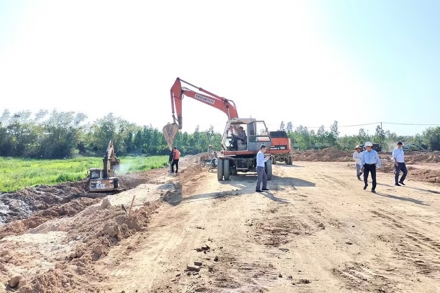 Nỗ lực gỡ khó cho tuyến cao tốc gần 44.000 tỷ băng qua con đèo hiểm trở, chạy dọc tỉnh lớn thứ 2 Việt Nam- Ảnh 1. Nỗ lực gỡ khó cho tuyến cao tốc gần 44.000 tỷ băng qua con đèo hiểm trở, chạy dọc tỉnh lớn thứ 2 Việt Nam- Ảnh 1.