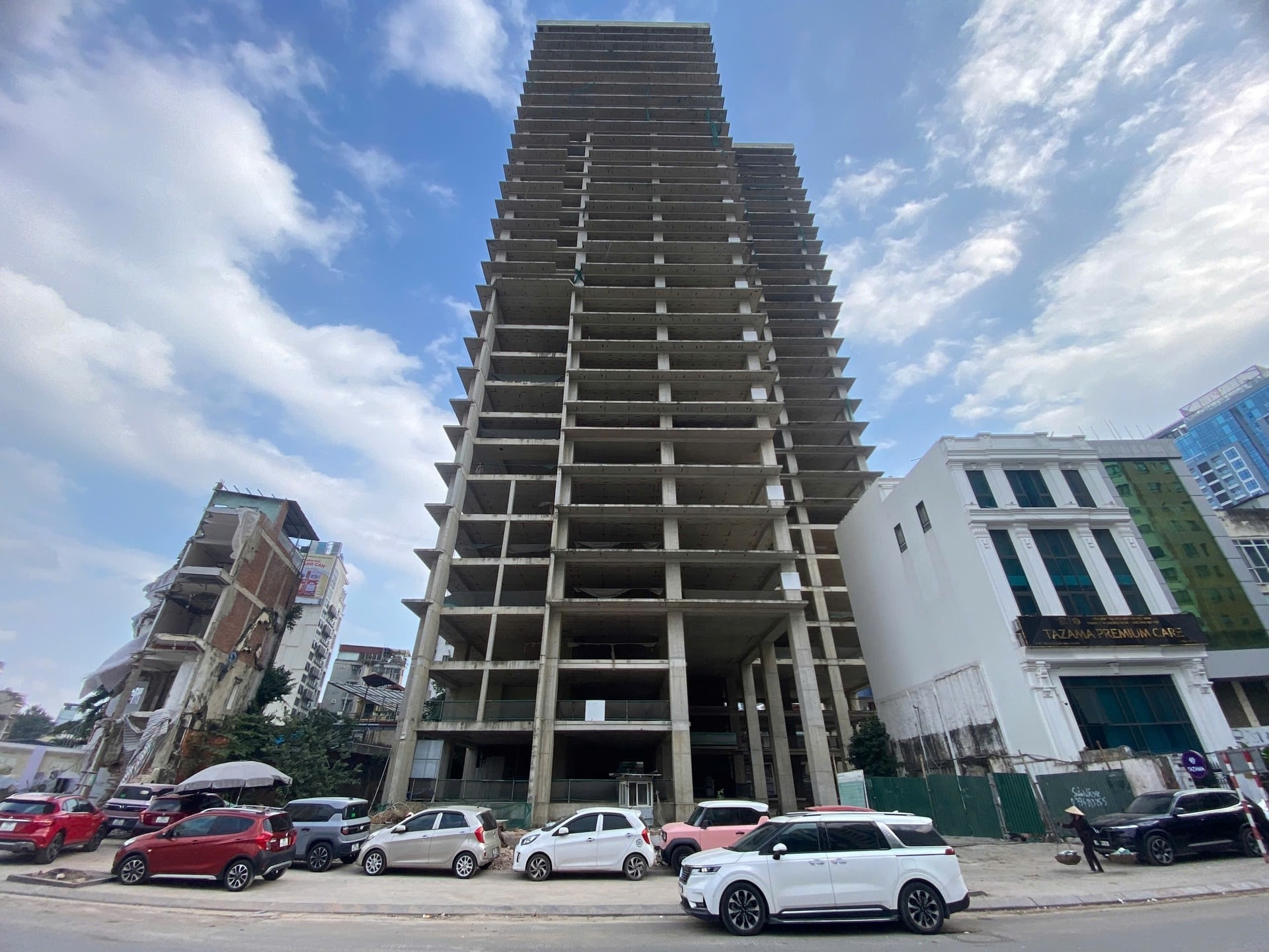 Tòa nhà 28 tầng quy mô 4.000m2 bỏ hoang trên ‘đất vàng’ Thủ đô: Khối bê tông dang dở với lịch sử chuyển nhượng phức tạp- Ảnh 1.