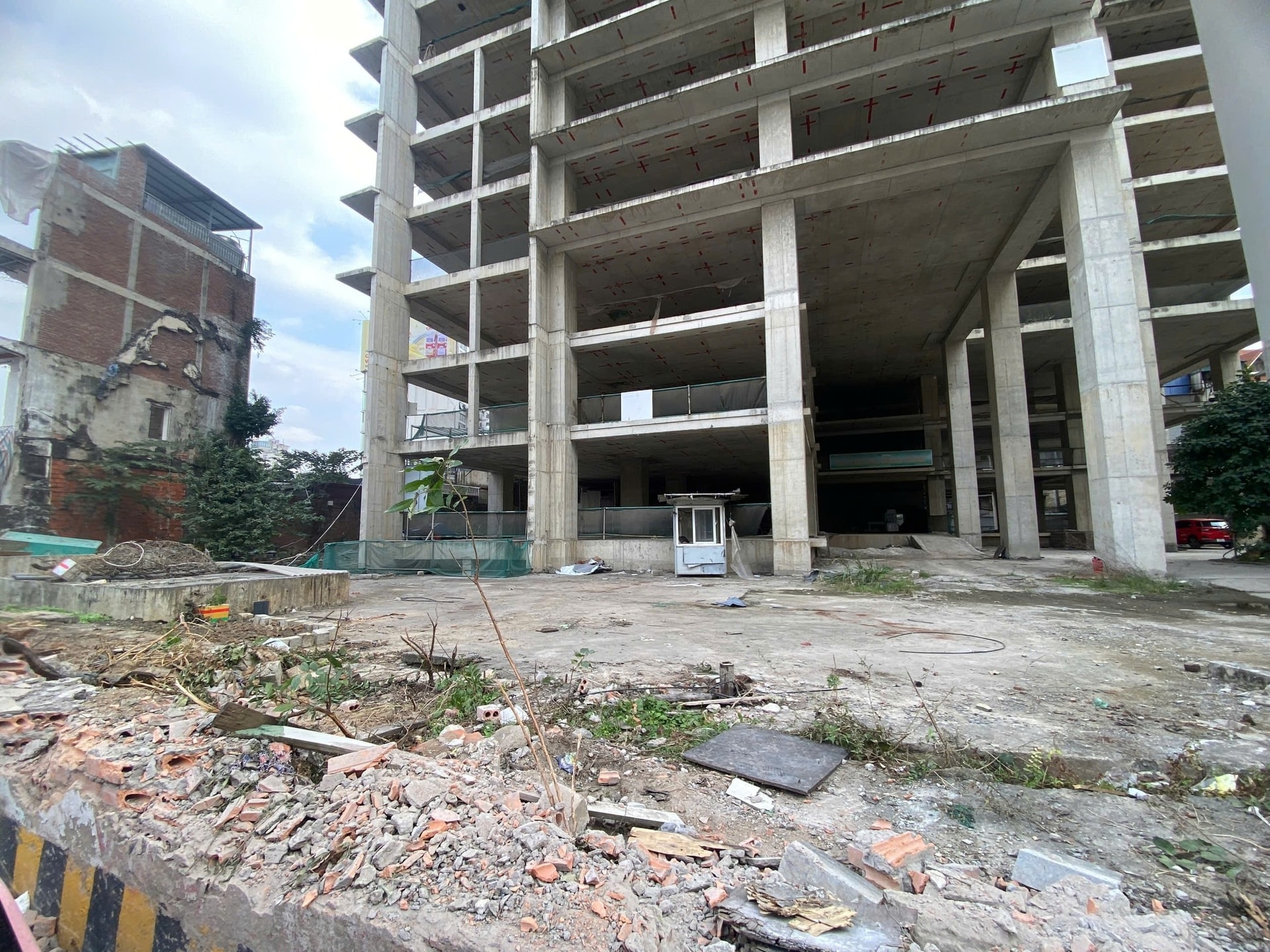 Tòa nhà 28 tầng quy mô 4.000m2 bỏ hoang trên ‘đất vàng’ Thủ đô: Khối bê tông dang dở với lịch sử chuyển nhượng phức tạp- Ảnh 2.