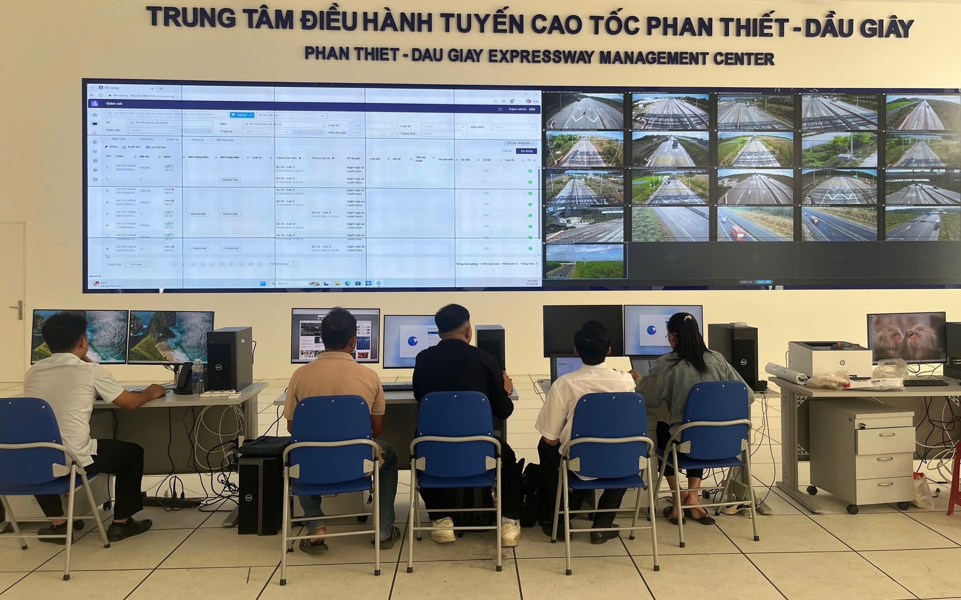 Chính thức thu phí 5 tuyến cao tốc Bắc-Nam: Mở ra giai đoạn mới trong vận hành hạ tầng giao thông quốc gia- Ảnh 5. Chính thức thu phí 5 tuyến cao tốc Bắc-Nam: Mở ra giai đoạn mới trong vận hành hạ tầng giao thông quốc gia- Ảnh 5.