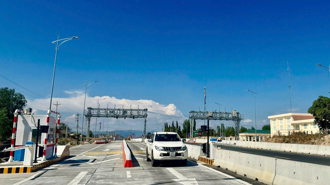 Nút giao Đại Ninh thuộc tuyến cao tốc Vĩnh Hảo - Phan Thiết. Ảnh: Cục ĐBVN. Cao tốc mới thu phí không dừng: Được bao nhiêu tiền, vì sao bị lỗi? - Ảnh 2.
