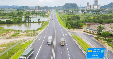 Cao tốc mới thu phí không dừng: Được bao nhiêu tiền, vì sao bị lỗi?
