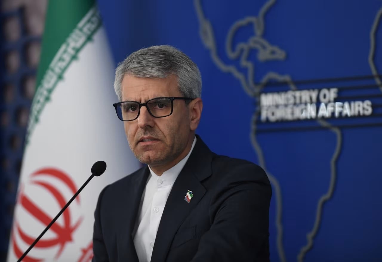 Người phát ngôn Bộ Ngoại giao Iran Esmaeil Baghaei. Iran bác bỏ kế hoạch 15 điểm của Mỹ, khẳng định 'phi thực tế và vô lý' - Ảnh 1.