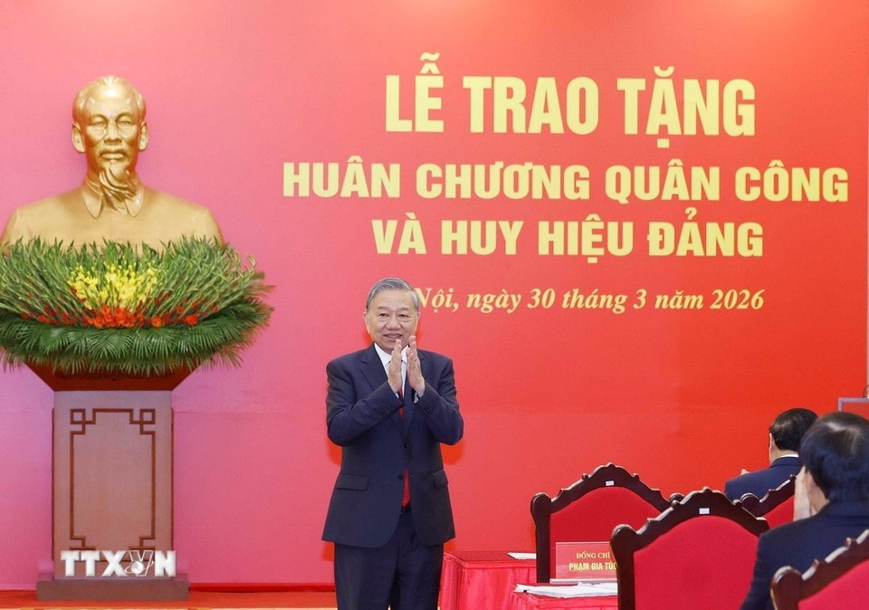 Thủ tướng Phạm Minh Chính nhận Huân chương Quân công hạng Nhất - Ảnh 1.