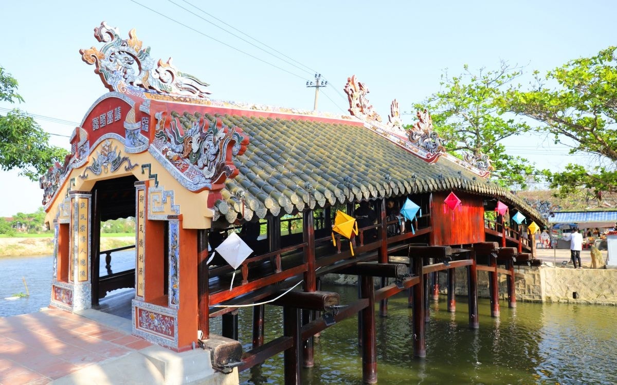 Cầu Thanh Toàn hiện nay là một trong những di tích nổi tiếng tại Huế, thu hút lượng khách tham quan đông đảo, là điểm nhấn của du lịch Huế. Ảnh Internet