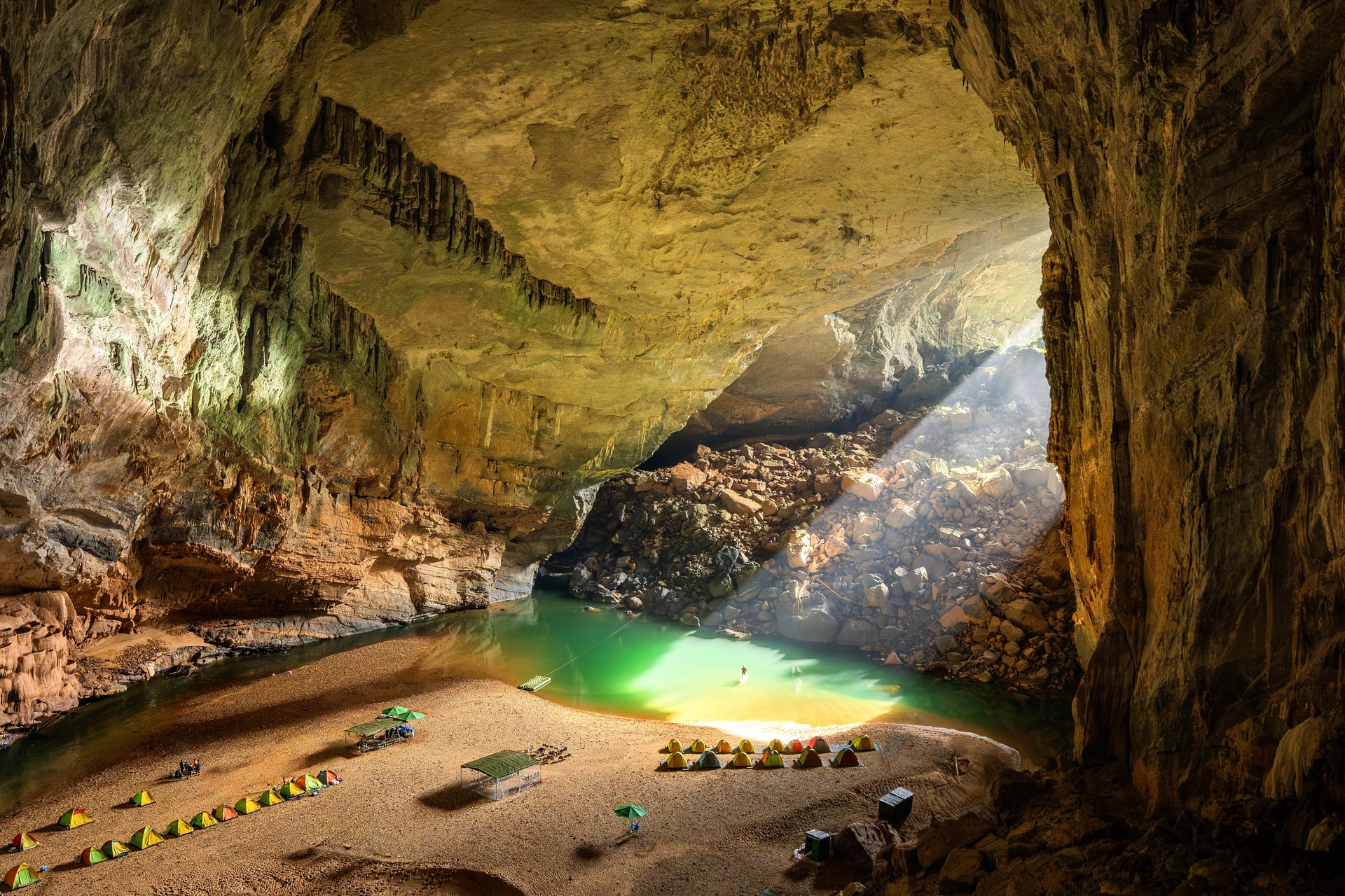 sunbeams-will-shine-deep-into-the-cave-campsite-in-the-morning_1774765994.jpeg