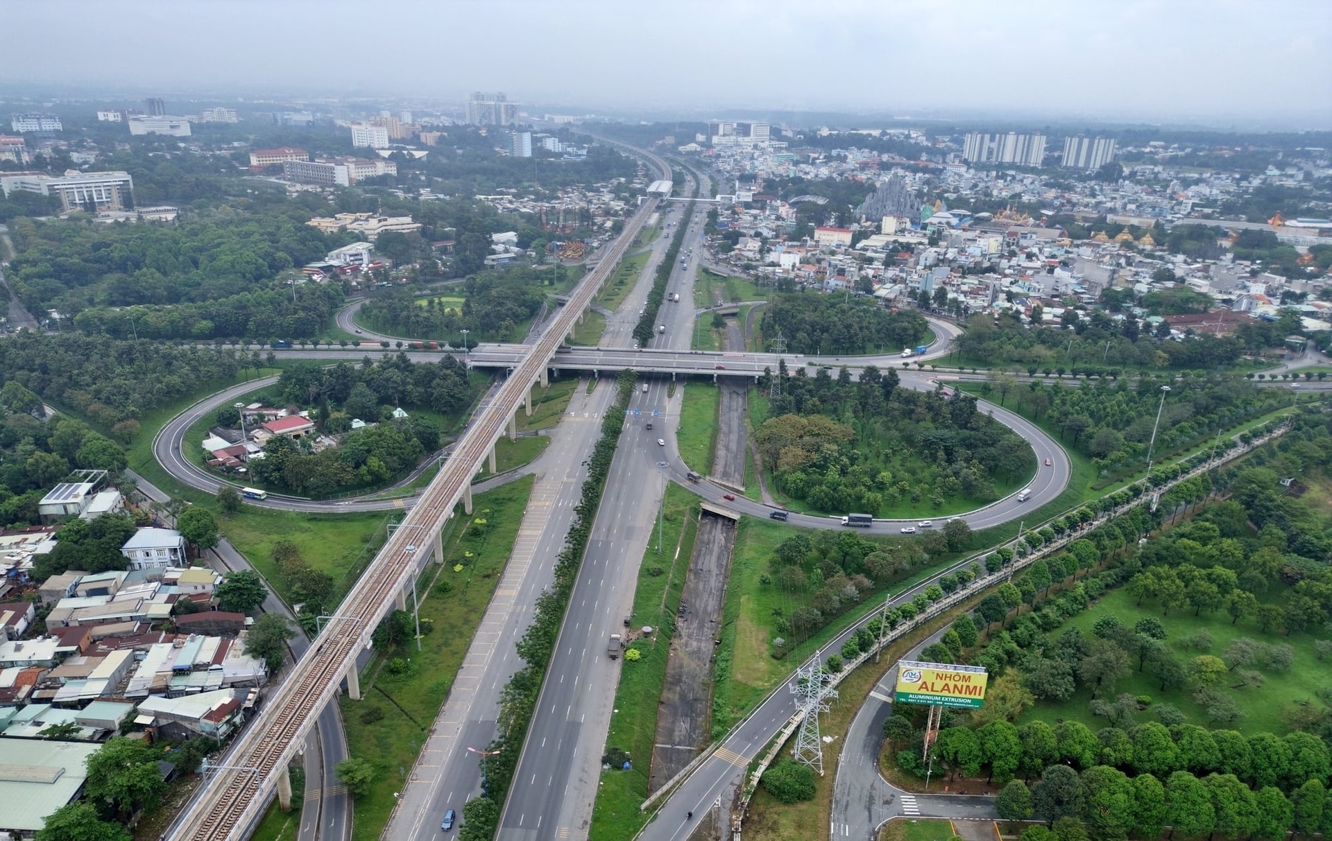 Xa lộ 65 năm tuổi dự kiến sẽ xây thêm 5 nút giao 3.500 tỷ, giải cứu kẹt xe phía Đông TP. HCM- Ảnh 2. Xa lộ 65 năm tuổi dự kiến sẽ xây thêm 5 nút giao 3.500 tỷ, giải cứu kẹt xe phía Đông TP. HCM- Ảnh 2.