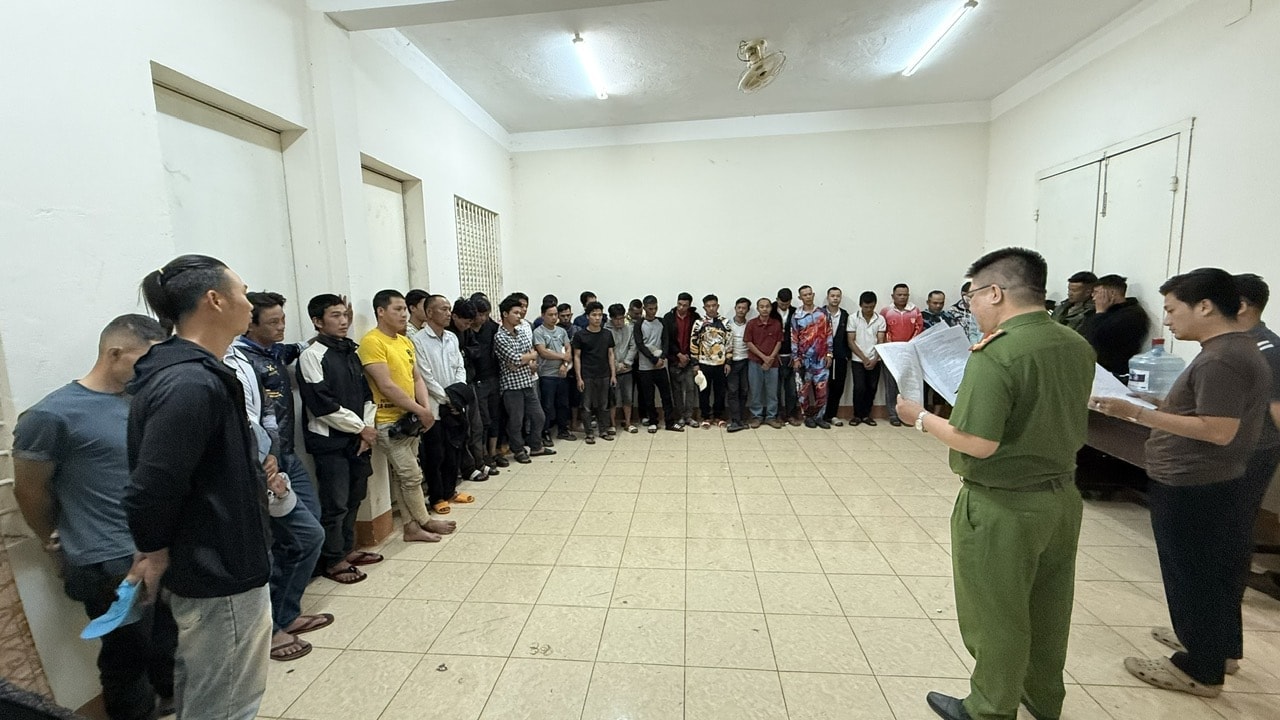 Các đối tượng tại cơ quan công an