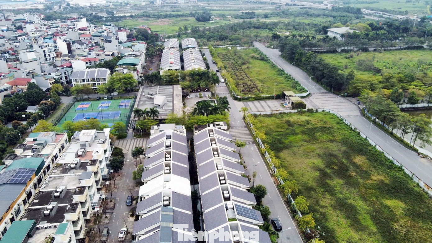 Anh N.V.H (Hà Nội) cho biết, với căn có diện tích đất 108m², tổng giá trị tạm tính hơn 9 tỷ đồng, anh đã nộp hơn 1,1 tỷ đồng. “Gần 6 năm qua, dự án vẫn bất động, chúng tôi không biết bao giờ mới có nhà”, anh H. bức xúc. Chủ dự án 88 Central 'lật kèo' sau 6 năm ôm đất: Chuyển đơn đến công an giải quyết - Ảnh 5.