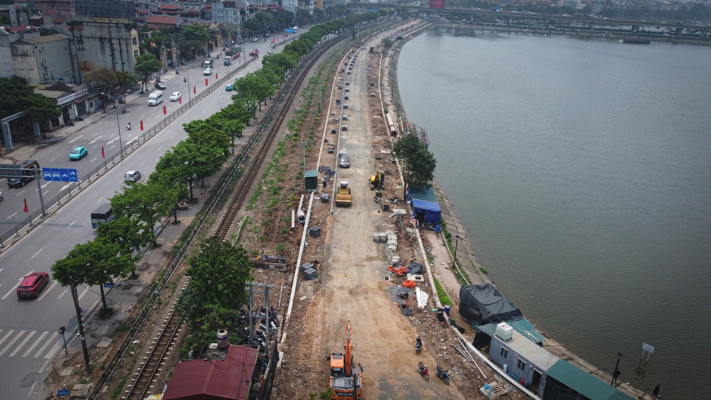 Chỉ nửa tháng nữa, chính thức đưa tuyến đường ven hồ nước tự nhiên lớn thứ 2 Hà Nội vào hoạt động- Ảnh 2. Chỉ nửa tháng nữa, chính thức đưa tuyến đường ven hồ nước tự nhiên lớn thứ 2 Hà Nội vào hoạt động- Ảnh 2.