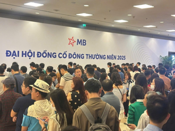 Hơn 200.000 cổ đông sở hữu cổ phiếu MBB, tăng gấp đôi năm trước: Câu chuyện đi đại hội tặng 500.000 đồng/người nóng dần