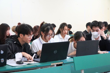 Nhiều ngành từng bị xem là 'địa hạt dành cho nam giới' lại là lợi thế của phái nữ: Được săn đón, lương trung bình 47 triệu/tháng