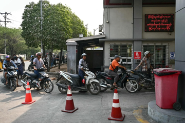 Quốc gia Đông Nam Á chỉ cho người đi xe máy mua 8 lít xăng mỗi tuần