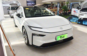 Sedan điện dài hơn 5 mét của Toyota chốt 3.100 đơn ngay giờ đầu trình làng: Tích hợp hệ sinh thái nhà thông minh, trang bị LiDAR sử dụng 27 cảm biến, chạy 710 km/lần sạc, giá ngang xe hạng B