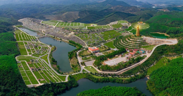 Sôi động thị trường nhà ... 'cõi âm'