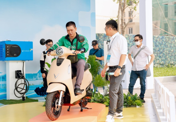 Tài xế xe ôm mua xe điện VinFast Evo Grand làm 'cần câu cơm': Lần đầu nói thật về những gì đang xảy ra, công khai con số thật về pin